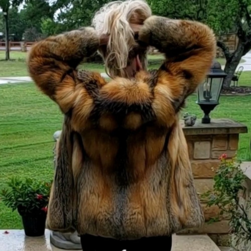 Amazing Parisian Red Fox Fur Coat - Picture 16 of 16